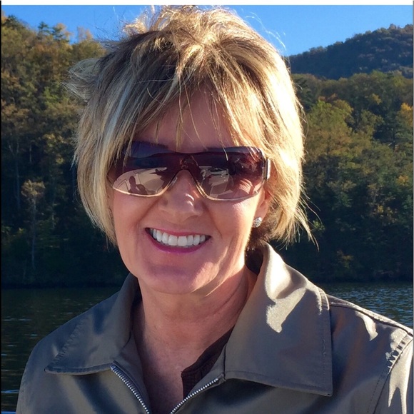 Meet your Posher, Melissa - Picture 2 of 2